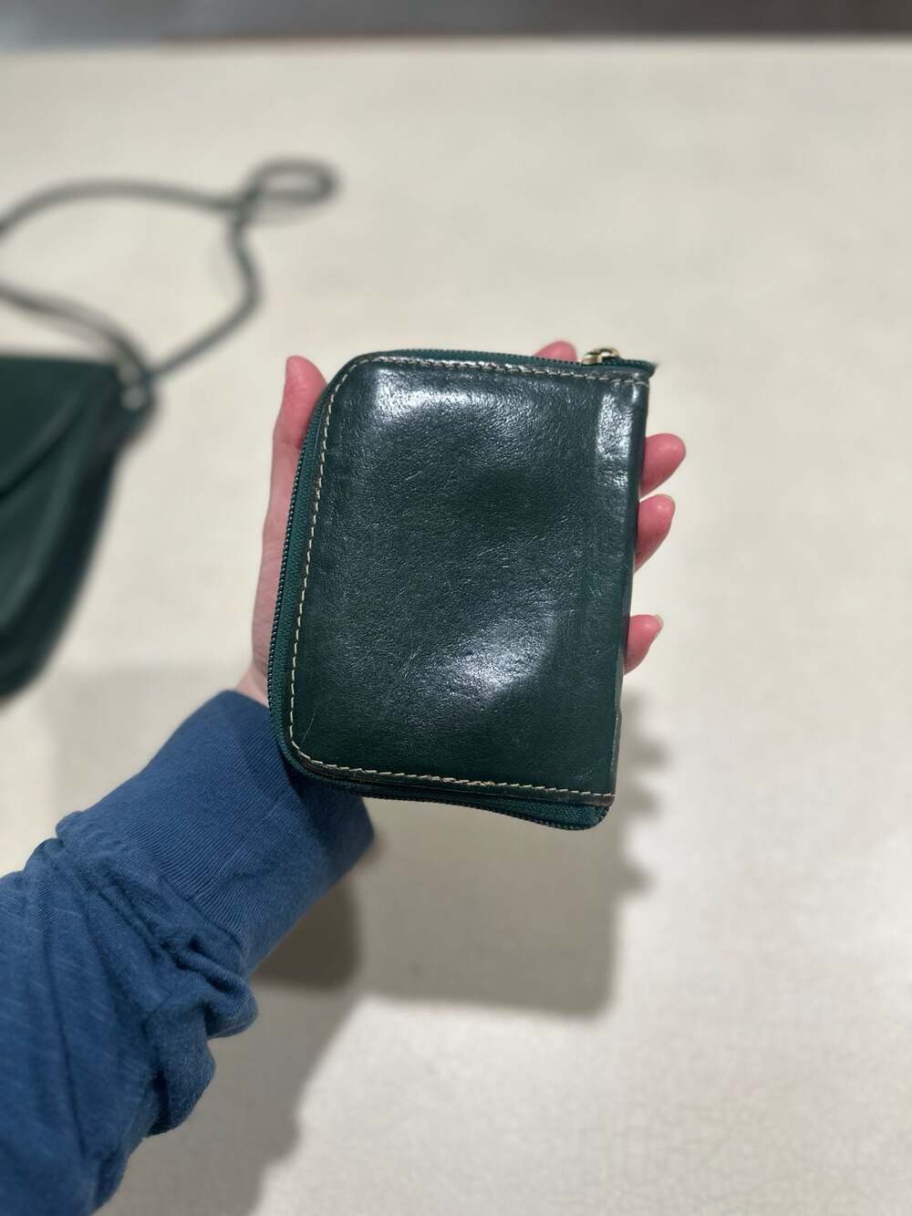 Authentic Coach Lindsey Handbag in Green Color with mini wallet
No 301 - Picture 15 of 16